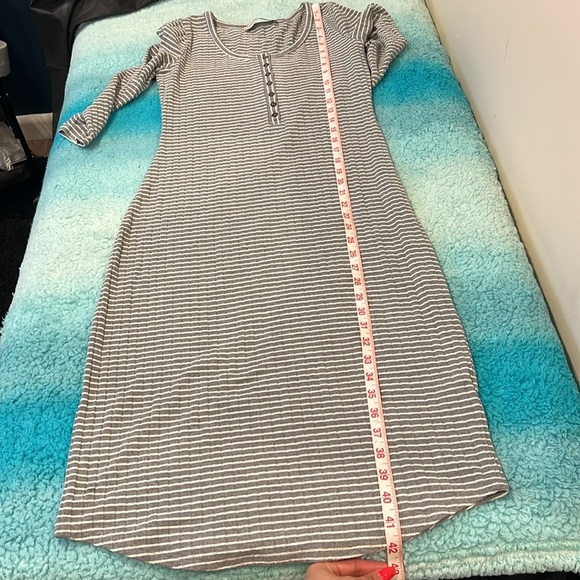🔥Abercrombie & Fitch Gray Sheath Dress 3/4 Sleeve Scoop Neck🔥 - Picture 4 of 7